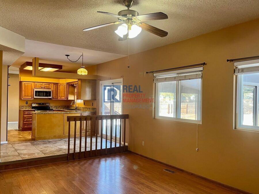 4730 Cove Ct - Photo 4 of 33