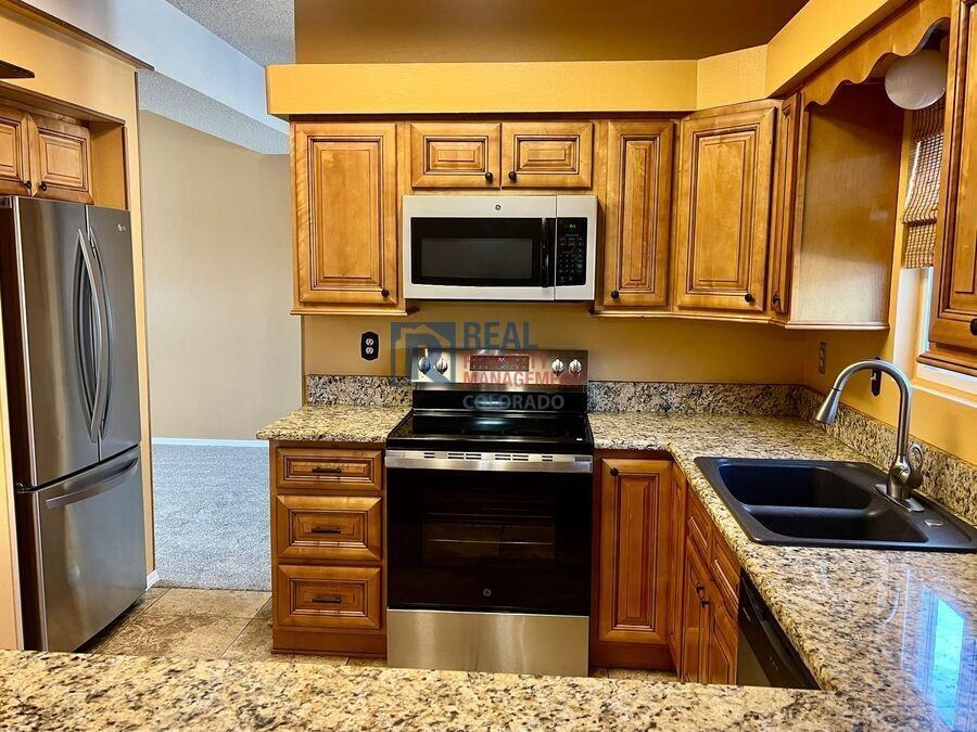 4730 Cove Ct - Photo 5 of 33