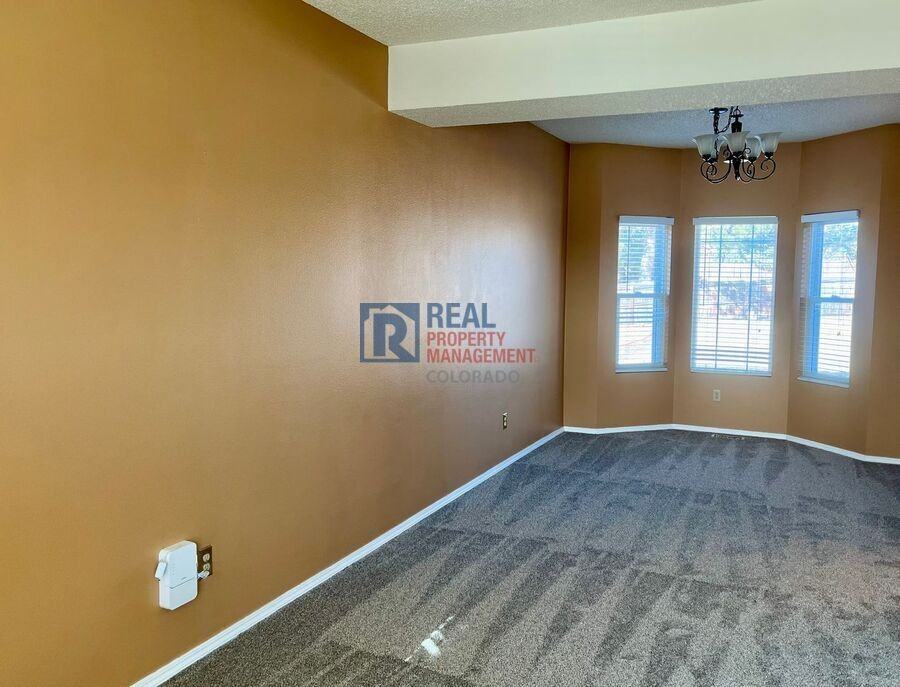 4730 Cove Ct - Photo 7 of 33