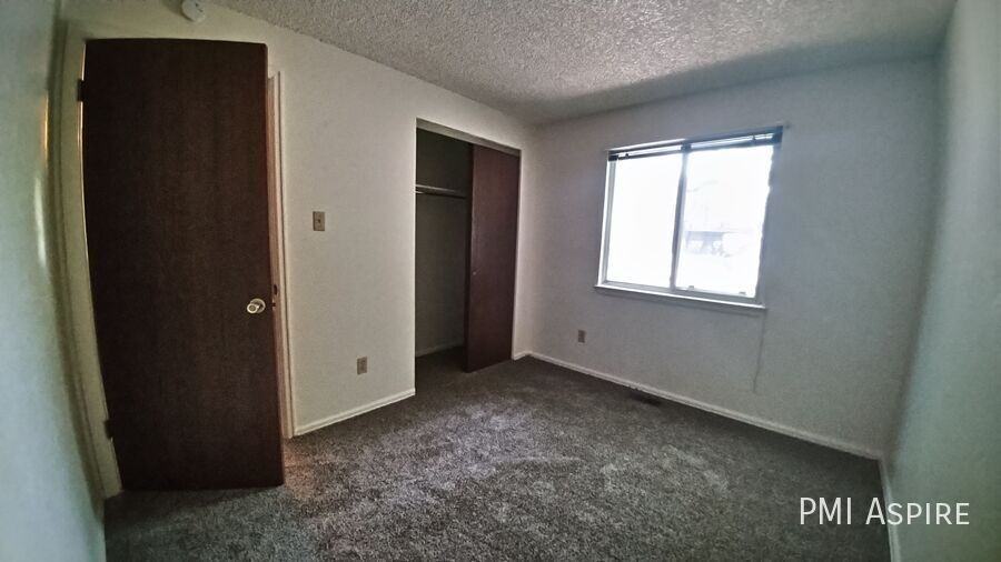 2035 Sumac St - Photo 2 of 9