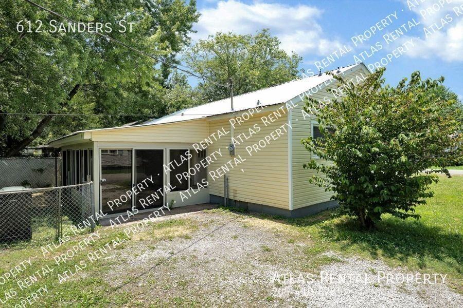 612 Sanders St - Photo 5 of 25