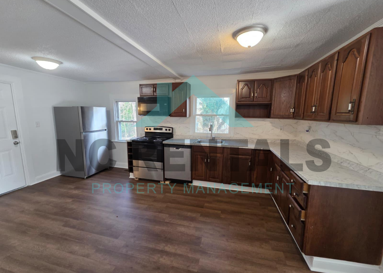 645 Church St - Photo 5 of 17