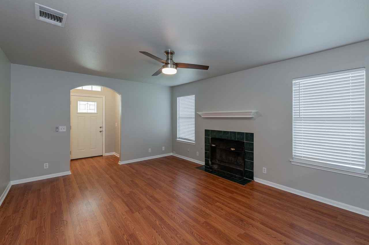 1202 Still Meadow Dr - Photo 4 of 28