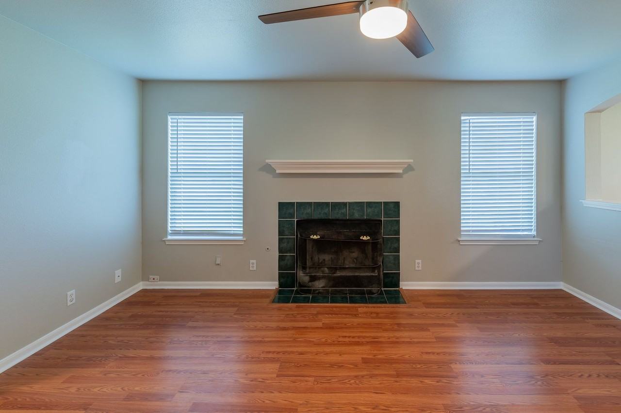 1202 Still Meadow Dr - Photo 5 of 28