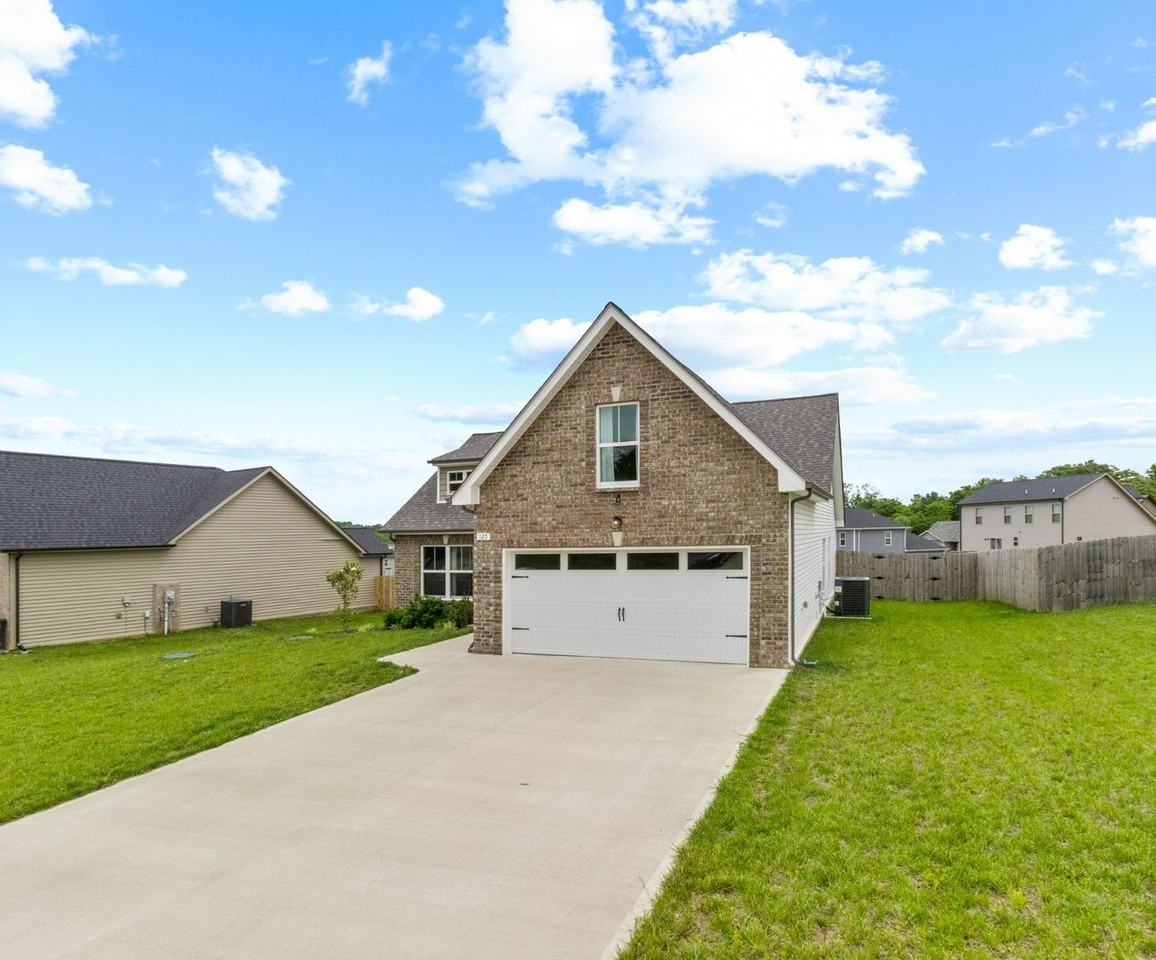 125 Tomahawk Pt - Photo 4 of 35