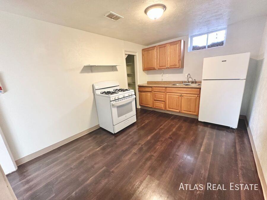 1728 1/2 Armstrong Ave - Photo 7 of 13