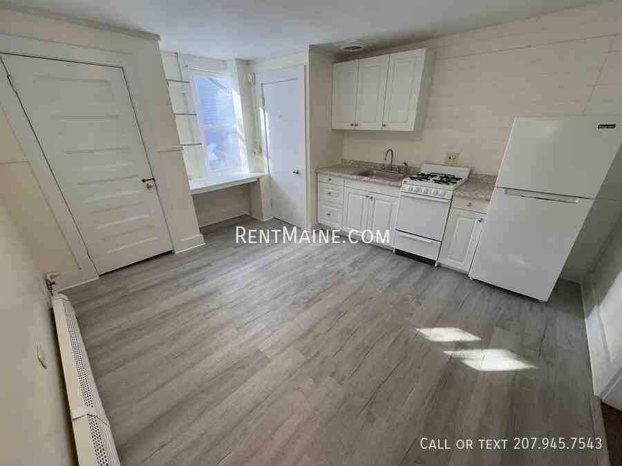 200 Center St #4 - Photo 2 of 8