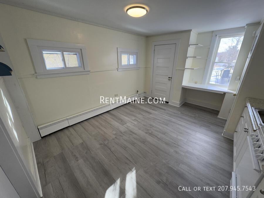 200 Center St #4 - Photo 3 of 8