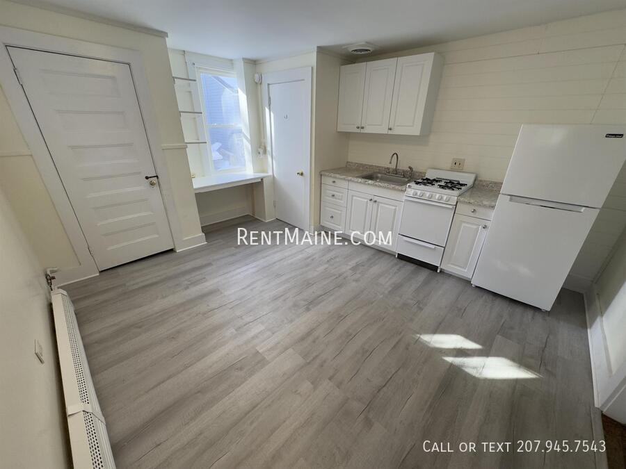 200 Center St #4 - Photo 4 of 8