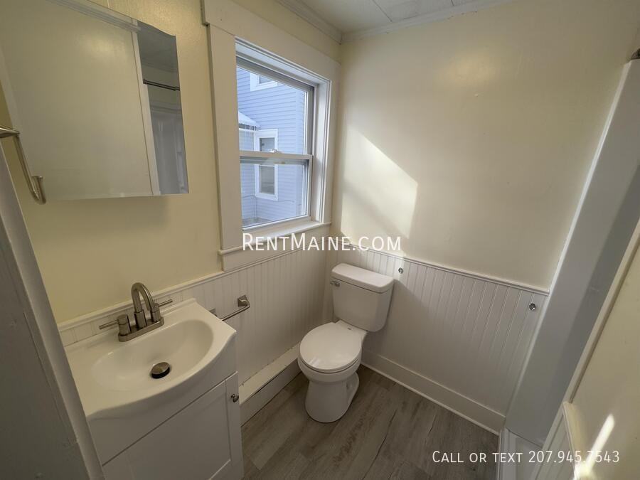 200 Center St #4 - Photo 5 of 8