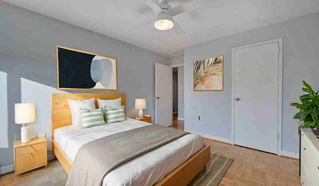 2501 Calvert St Nw #702 - Photo 5 of 9