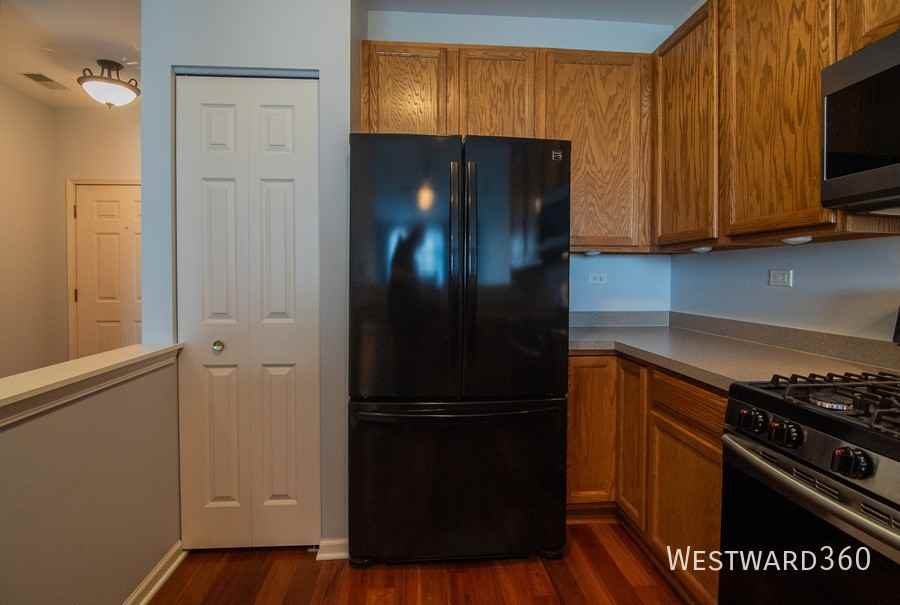 2486 Golf Ridge Cir - Photo 3 of 15