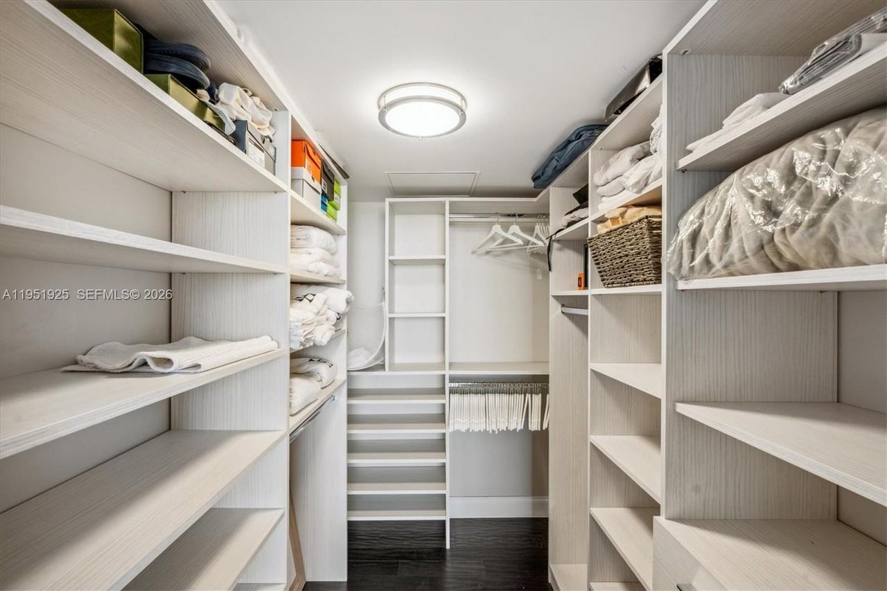 10275 Collins Ave #10275-529 - Photo 4 of 36