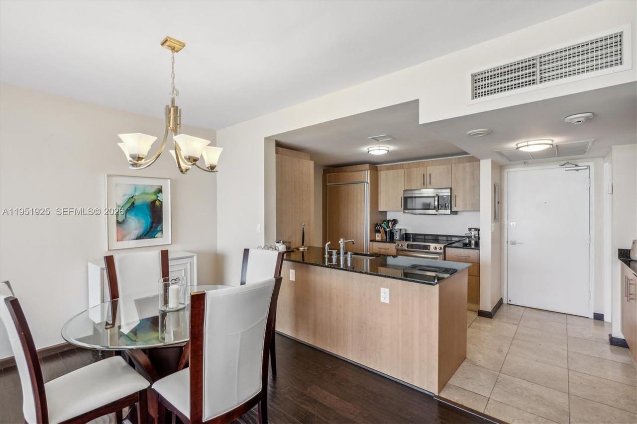 10275 Collins Ave #10275-529 - Photo 5 of 36