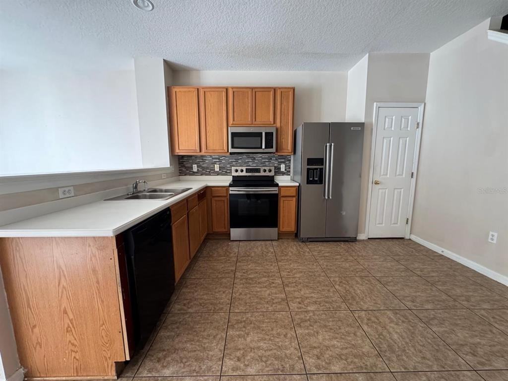 5521 Paradise Cay Cir #5521 - Photo 3 of 14