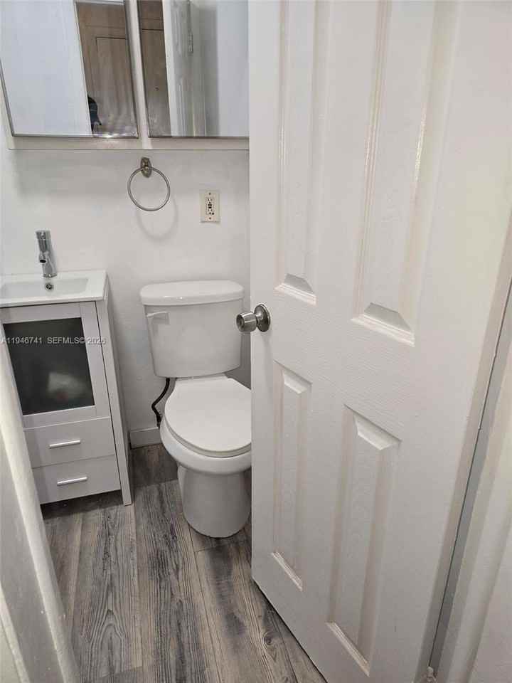 215 30th St #215-5 - Photo 2 of 17
