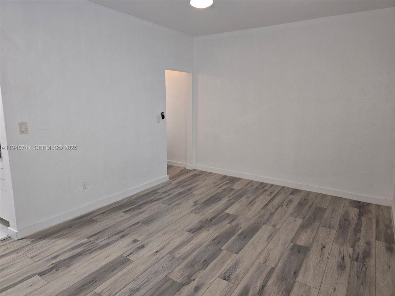 215 30th St #215-5 - Photo 4 of 17