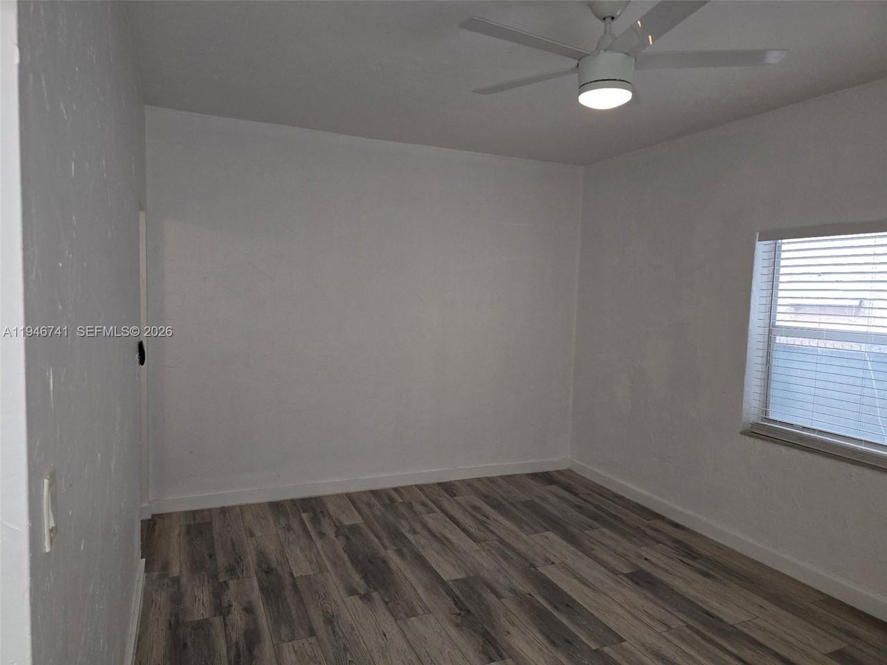 215 30th St #215-5 - Photo 5 of 17