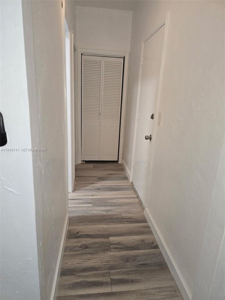 215 30th St #215-5 - Photo 7 of 17