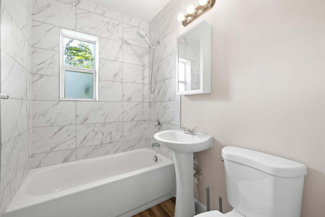 409 50th St #409 - Photo 4 of 15