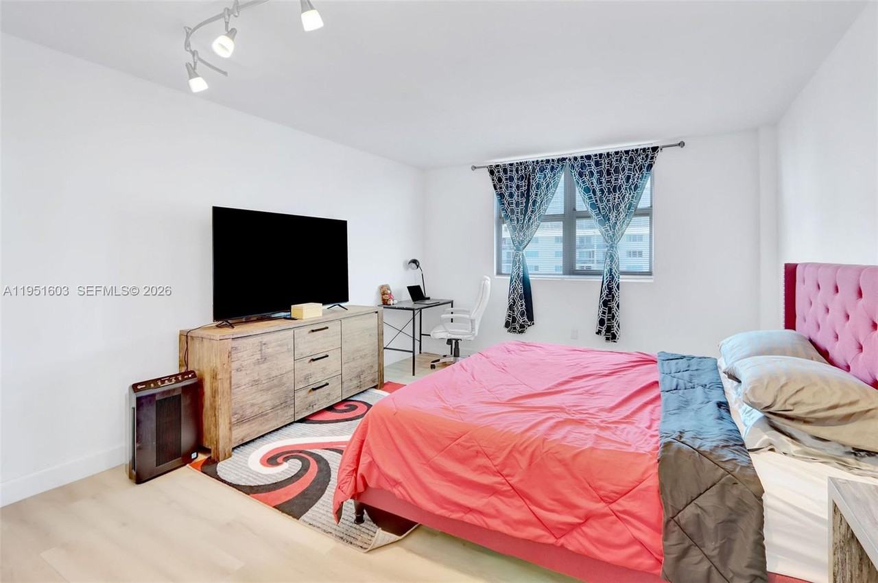 7501 E Treasure Dr #75019EF - Photo 4 of 16