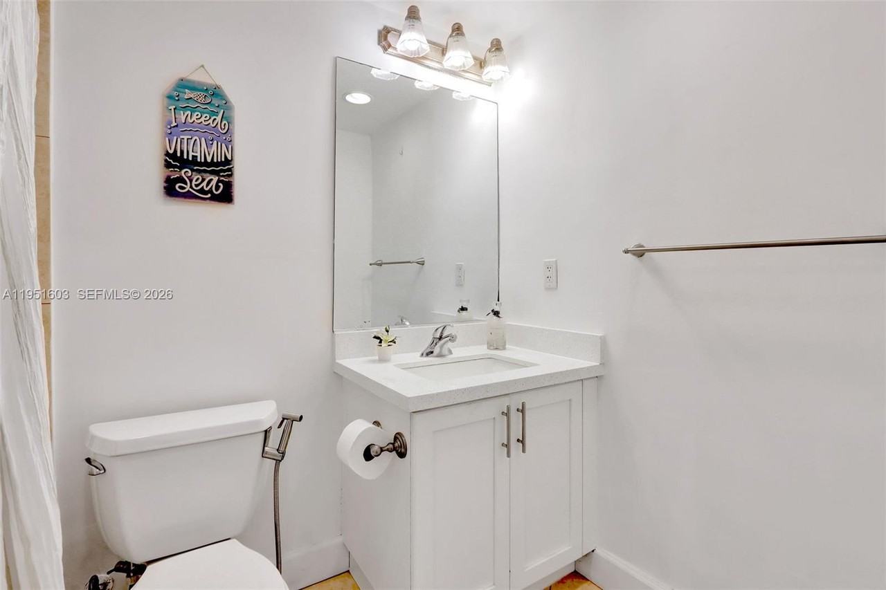 7501 E Treasure Dr #75019EF - Photo 5 of 16