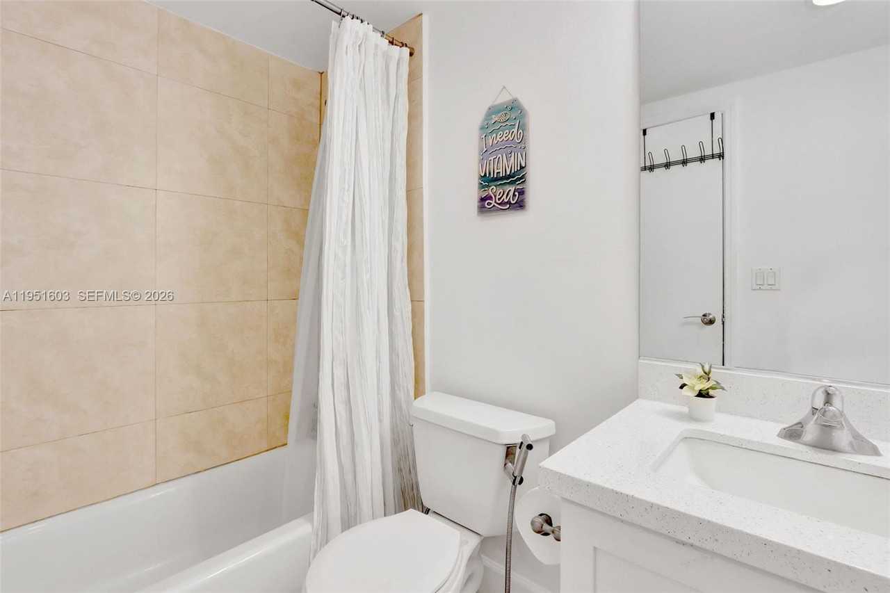 7501 E Treasure Dr #75019EF - Photo 6 of 16