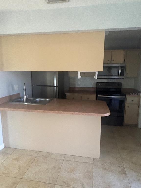 327 Dundee Dr #327 - Photo 2 of 9