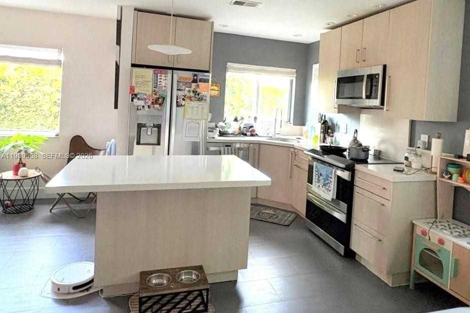 13881 Ne 2nd Ct #13881C6 - Photo 4 of 50