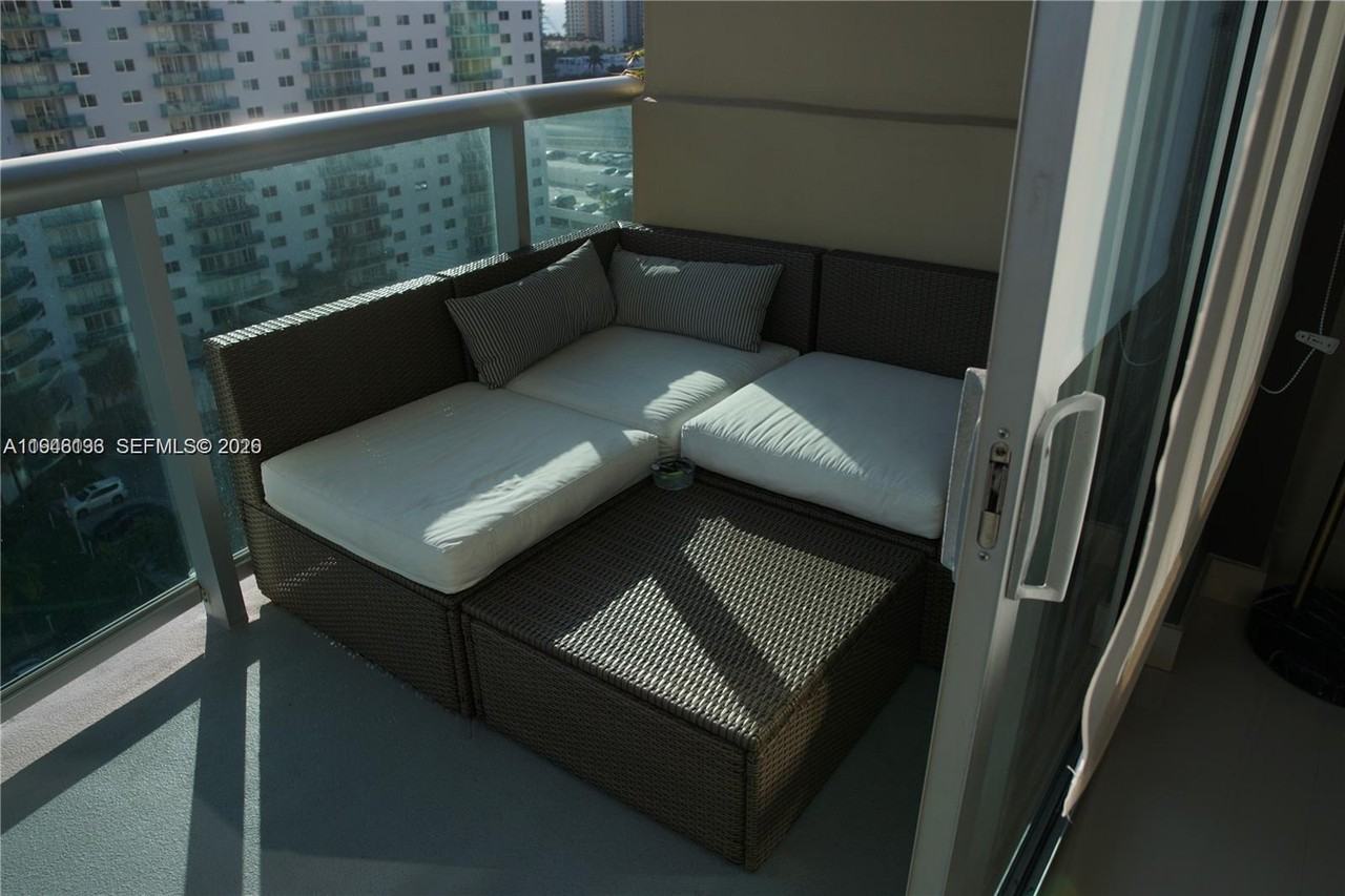 19390 Collins Ave #19390-1422 - Photo 6 of 13