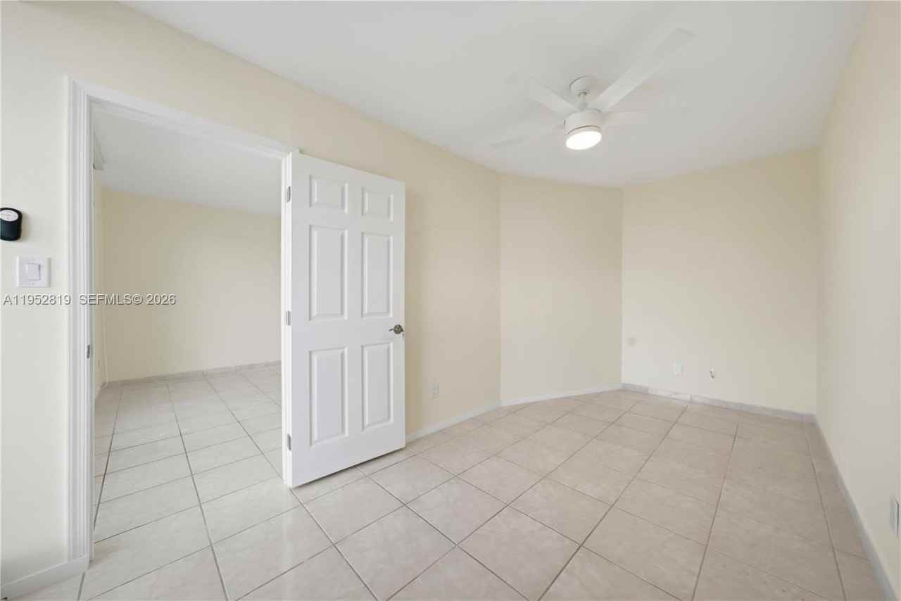 5401 Collins Ave #5401-1129 - Photo 3 of 15