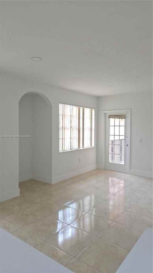 2101 Belmont Ln #2101-2101 - Photo 4 of 38