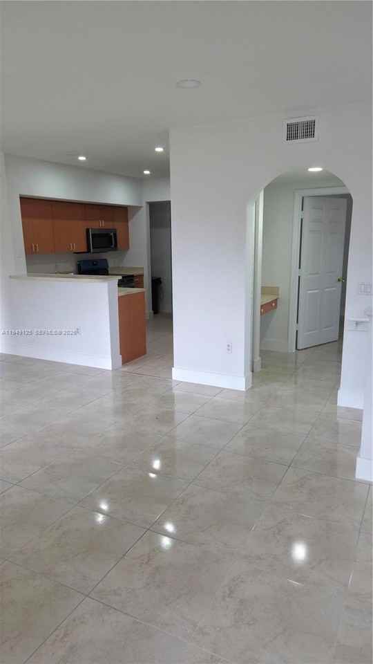 2101 Belmont Ln #2101-2101 - Photo 6 of 38