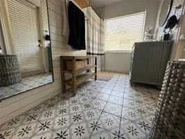 featured image of 5548 Pine St #5548