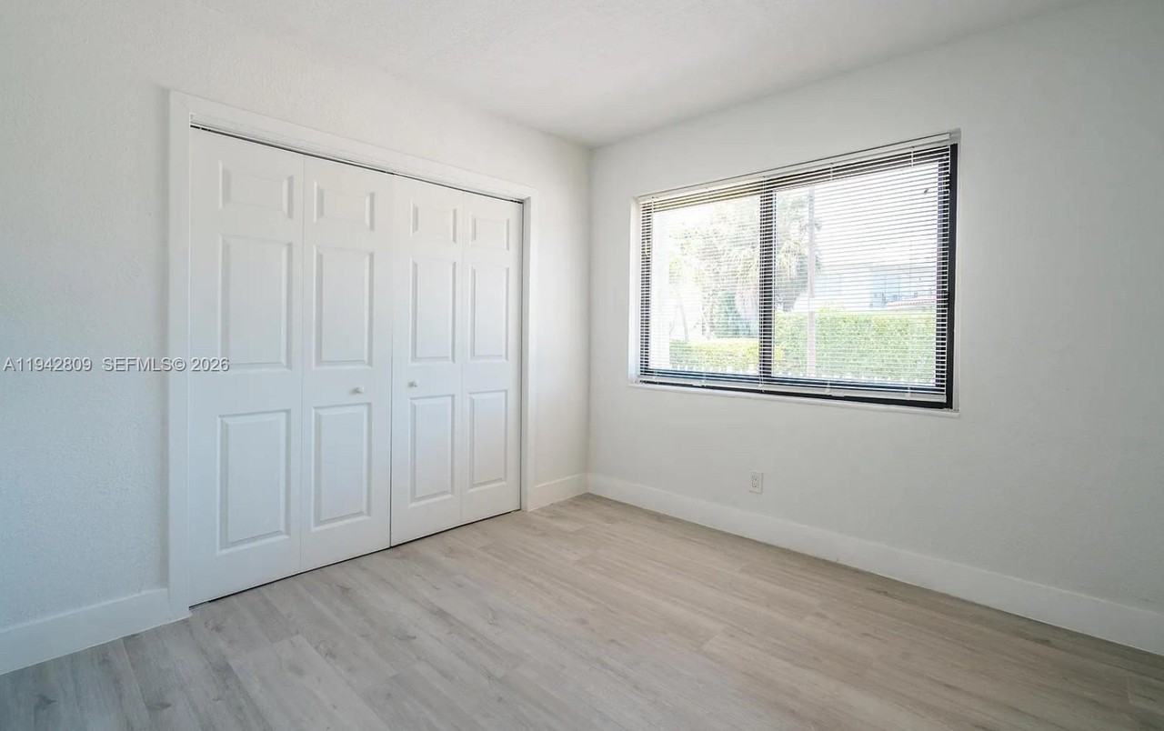 7925 Crespi Blvd #7925