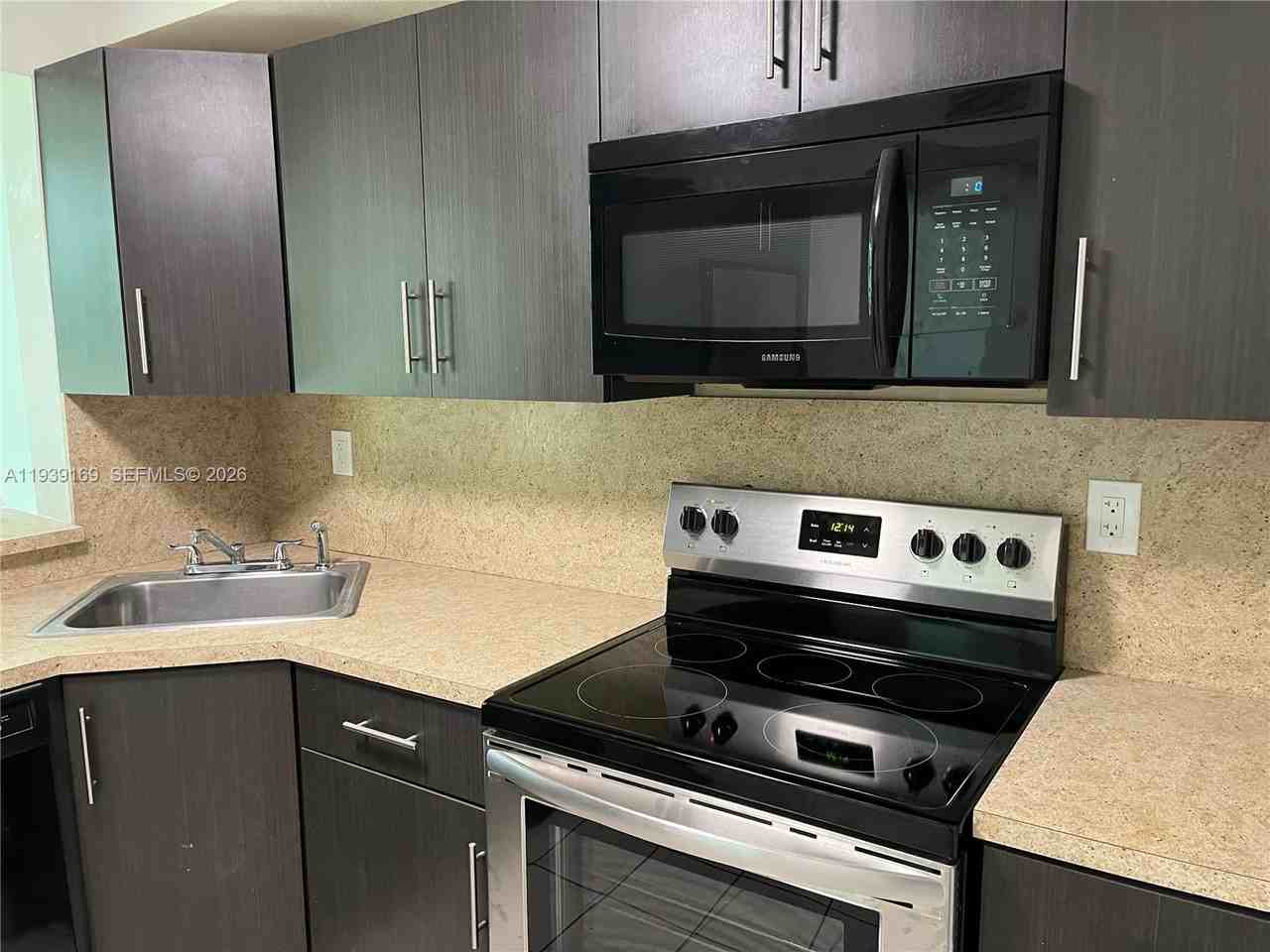 Sw 16th St #11750-3211 - Photo 2 of 13