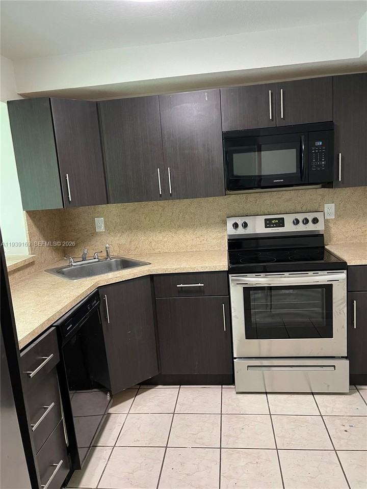 Sw 16th St #11750-3211 - Photo 4 of 13