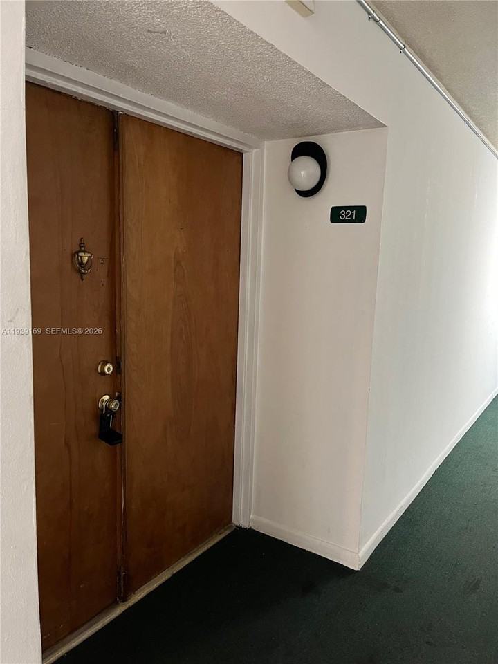 Sw 16th St #11750-3211 - Photo 5 of 13