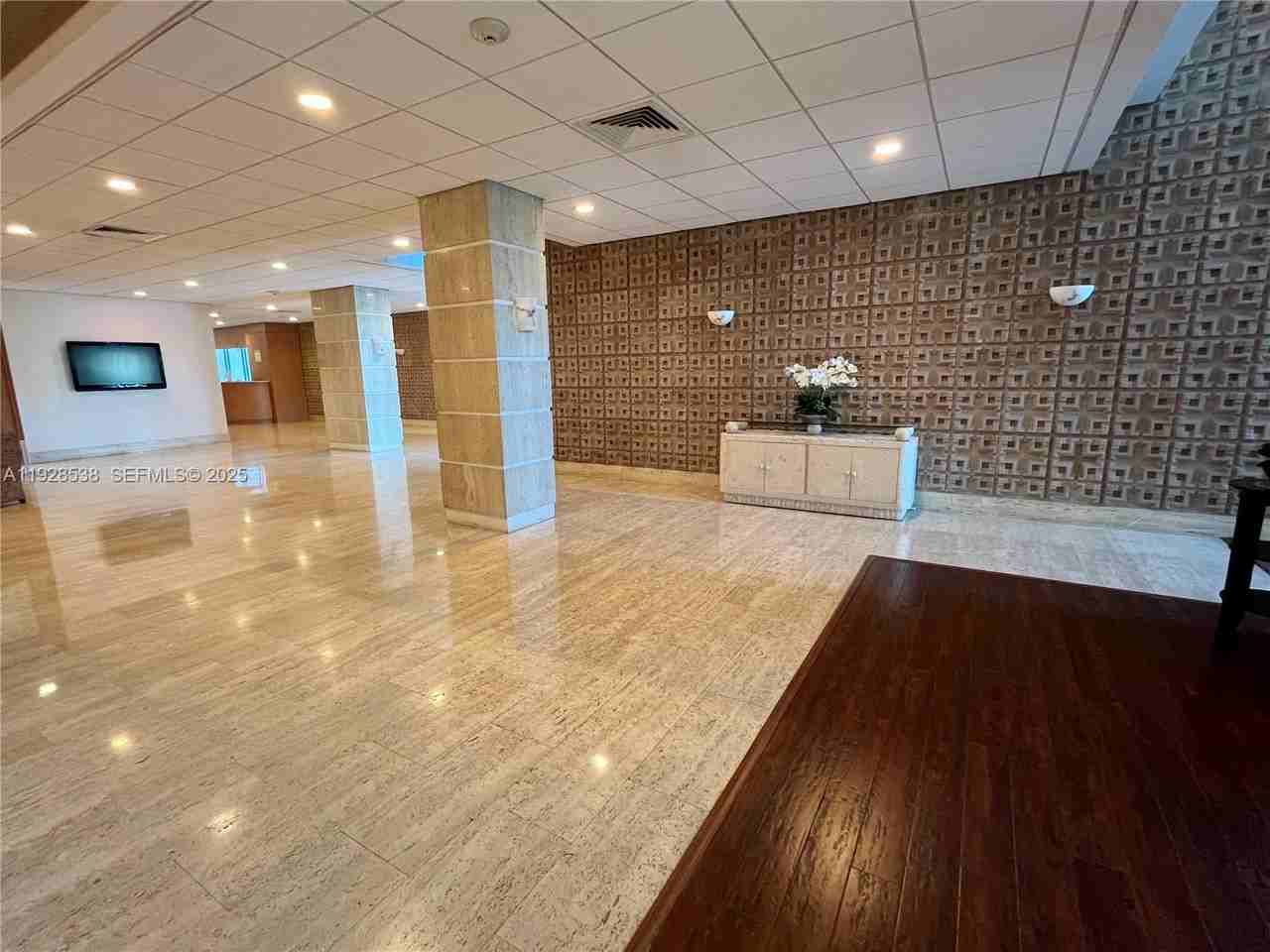 2899 Collins Ave #2899-1004 - Photo 3 of 34