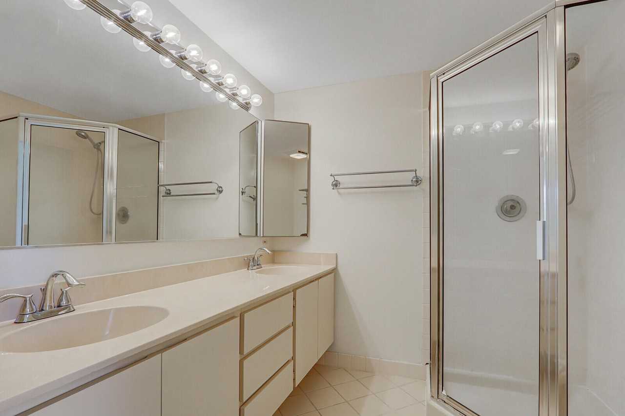 3026 30th Ct #3026 - Photo 4 of 15