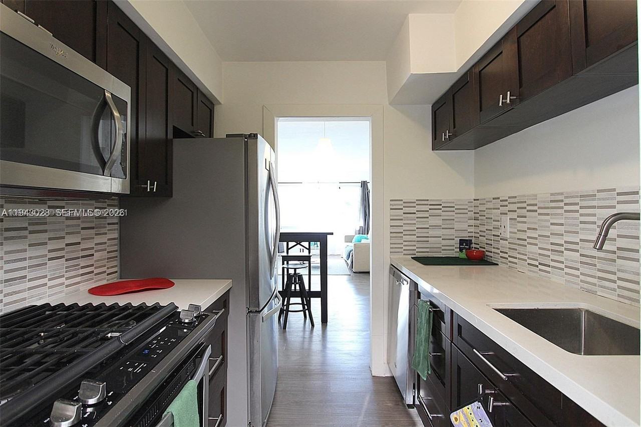 2250 Bay Dr #2250-3 - Photo 6 of 10