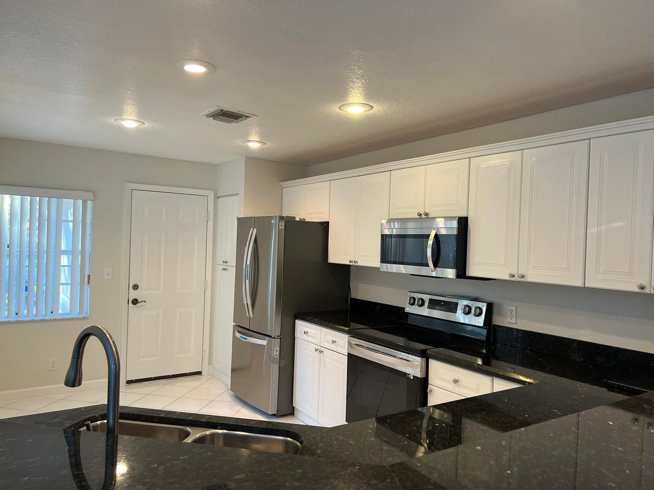 1275 E Lancewood Pl #1275 - Photo 3 of 12