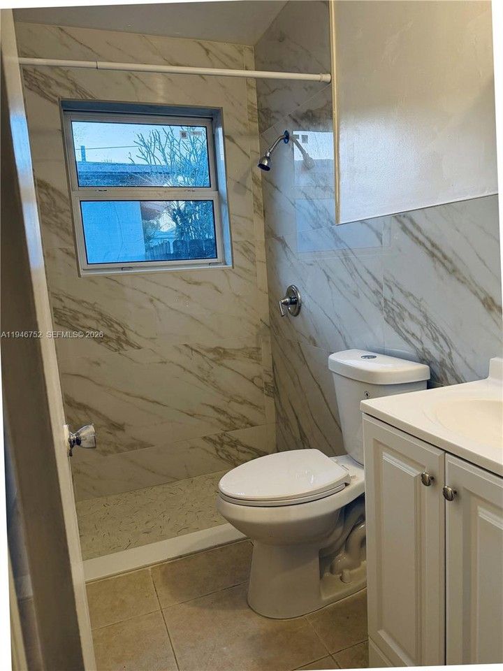 1721 Plunkett St #1721B - Photo 2 of 4