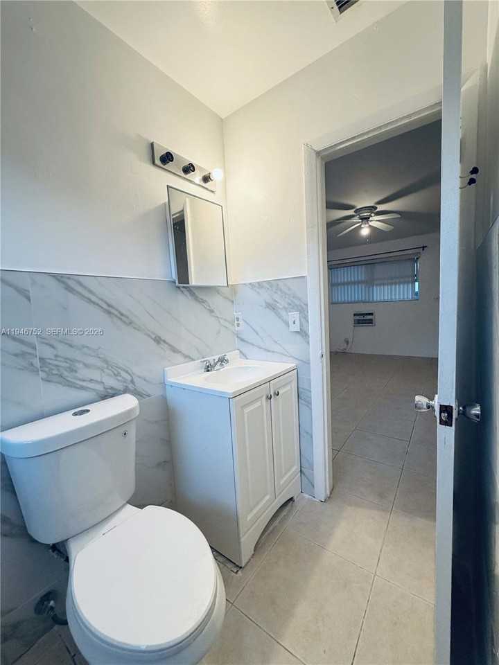 1721 Plunkett St #1721B - Photo 3 of 4