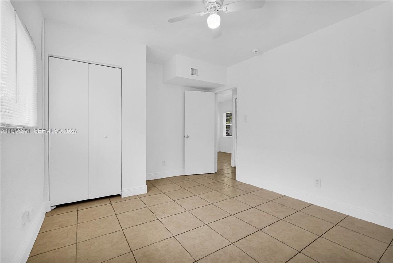 1960 Sw 41st Ave #1960-3 - Photo 5 of 20