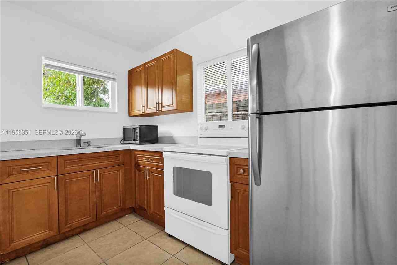 1960 Sw 41st Ave #1960-3 - Photo 6 of 20