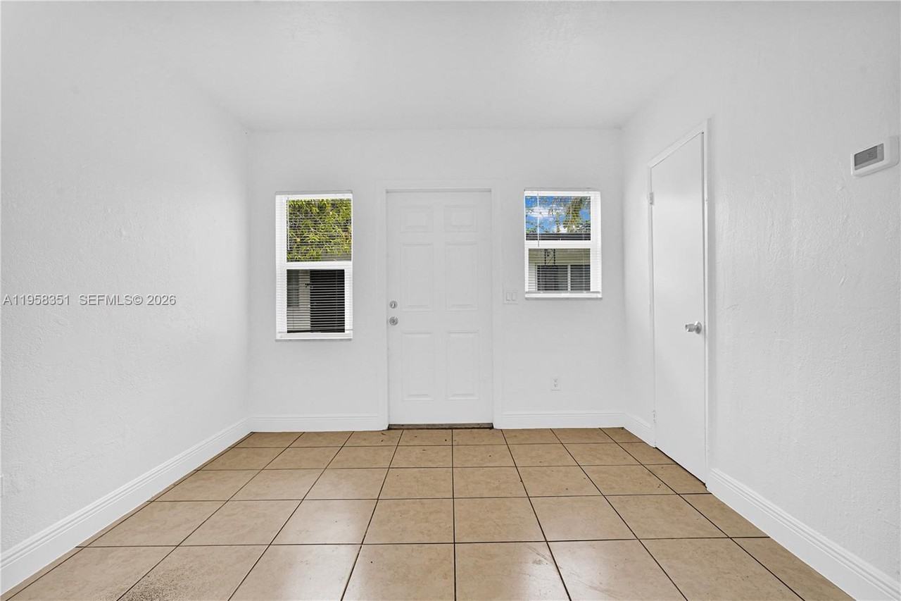 1960 Sw 41st Ave #1960-3 - Photo 7 of 20