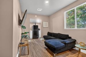 featured image of 917 Mack Ave #917-2