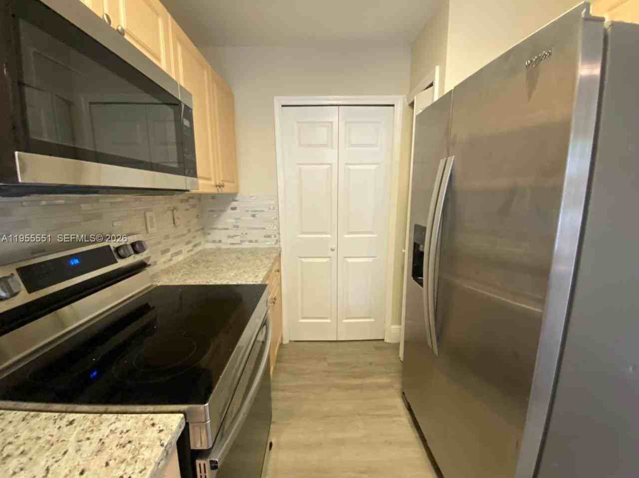 611 Sw 107th Ave #611-1702 - Photo 3 of 18