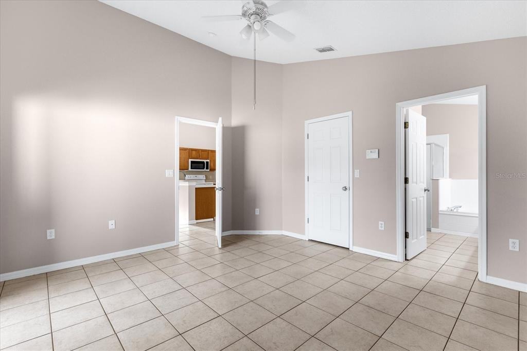 Braidwood Ln #13555 - Photo 5 of 37